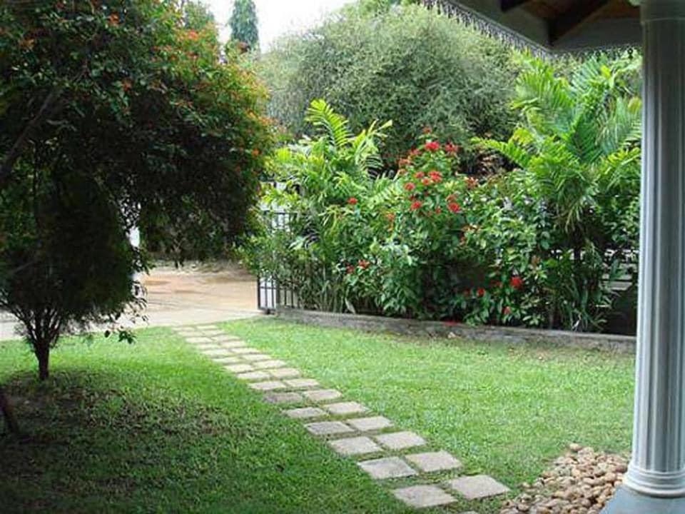 Hotel Sunflower Kataragama Buitenkant foto