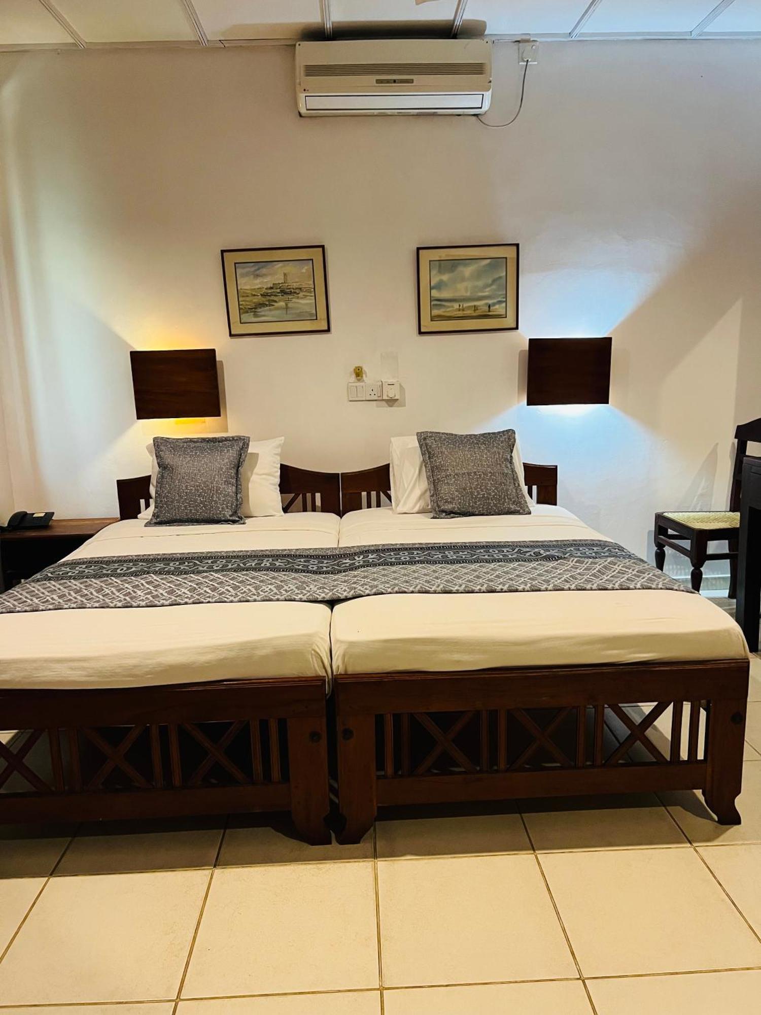 Hotel Sunflower Kataragama Buitenkant foto