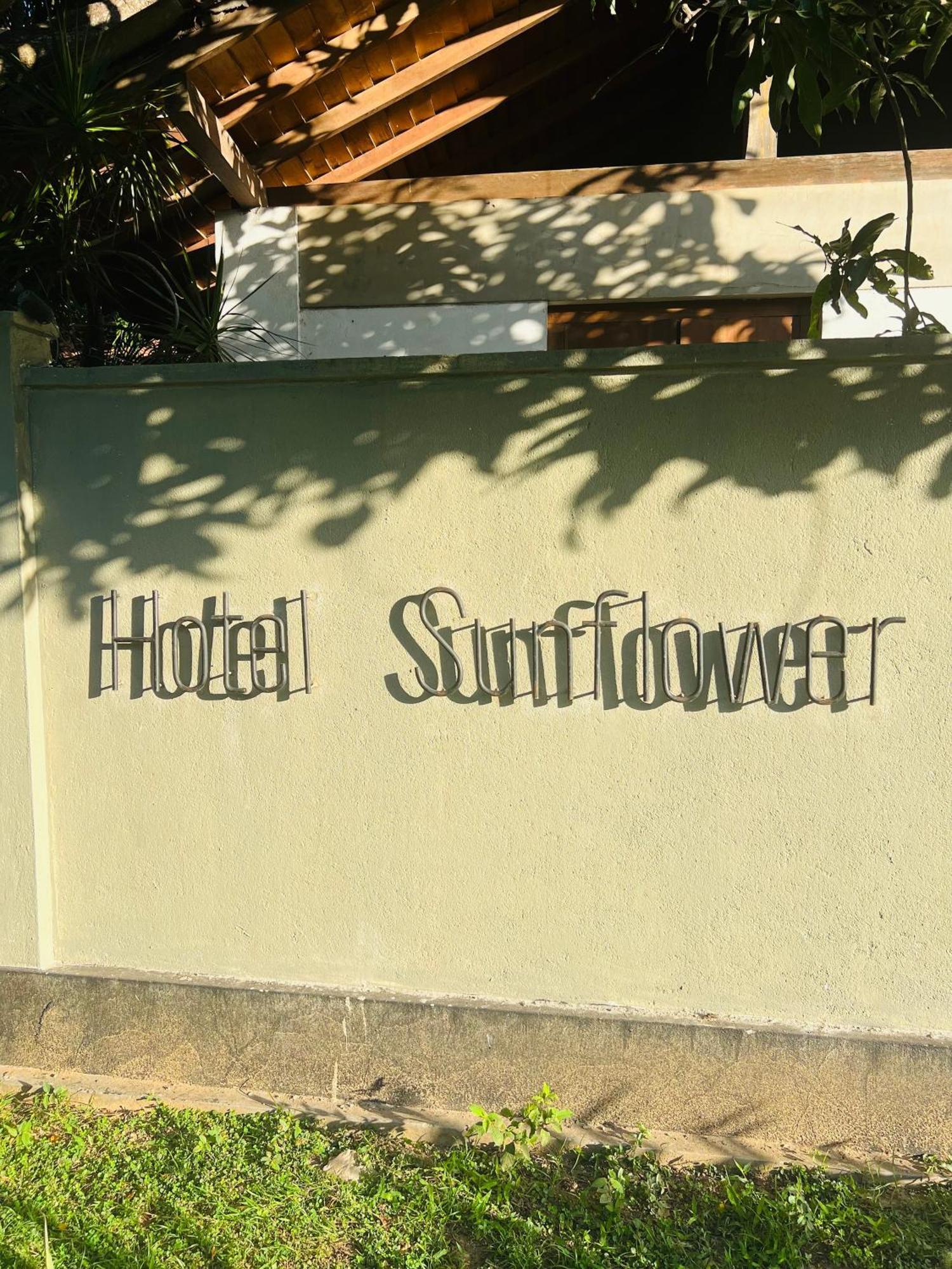 Hotel Sunflower Kataragama Buitenkant foto