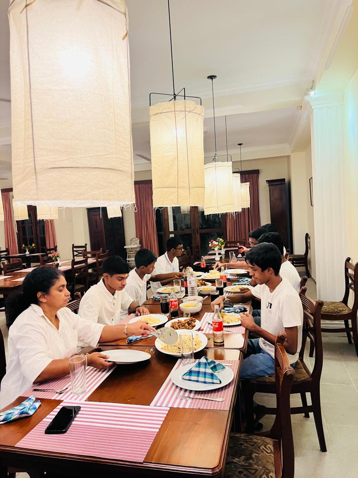 Hotel Sunflower Kataragama Buitenkant foto