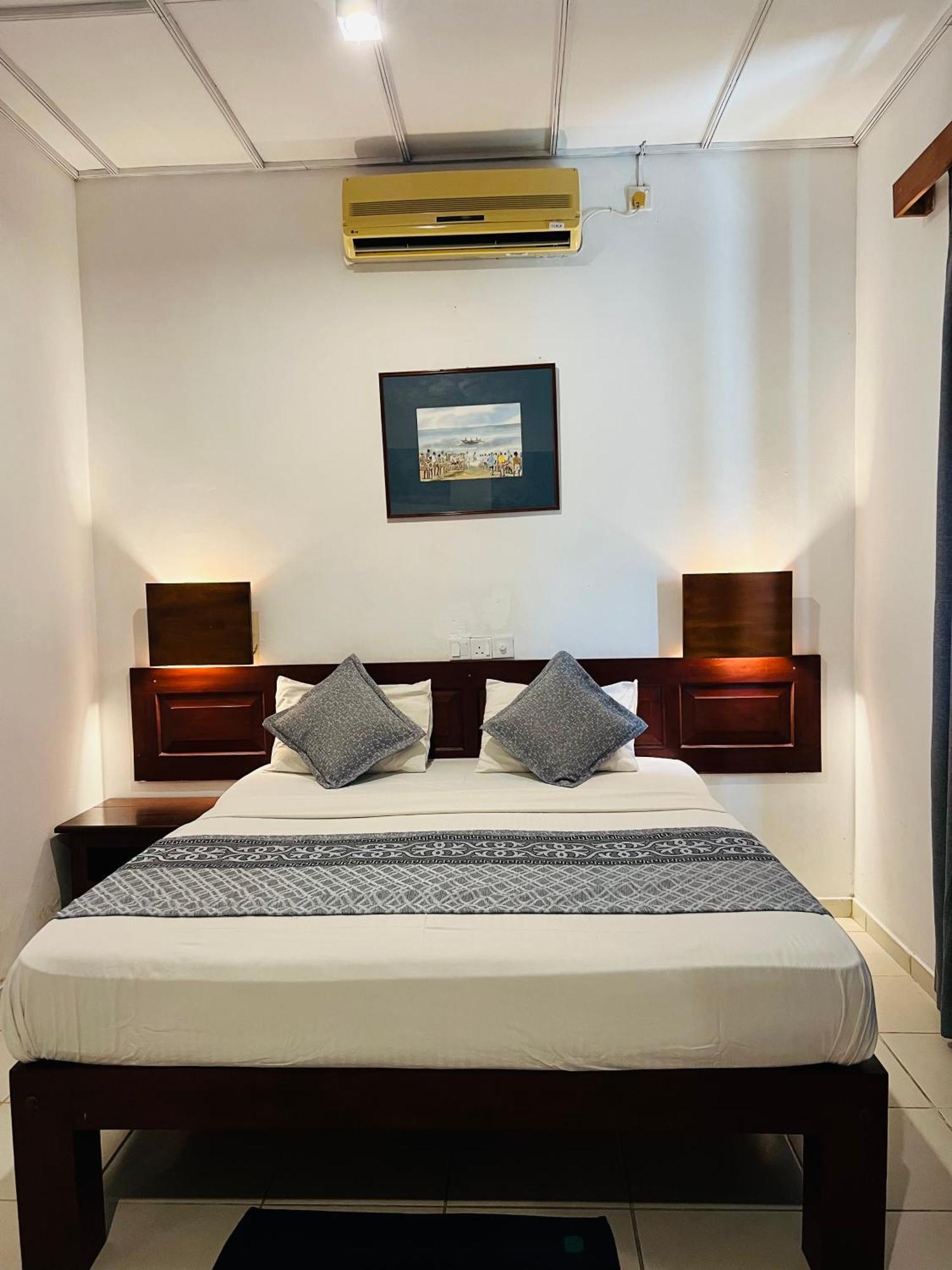 Hotel Sunflower Kataragama Buitenkant foto