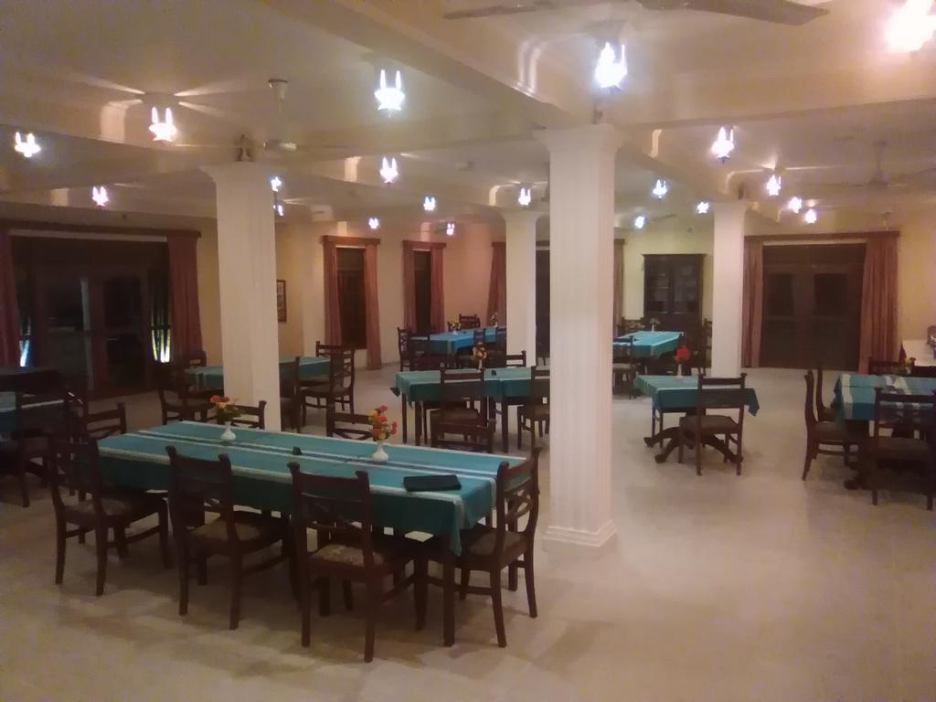Hotel Sunflower Kataragama Buitenkant foto