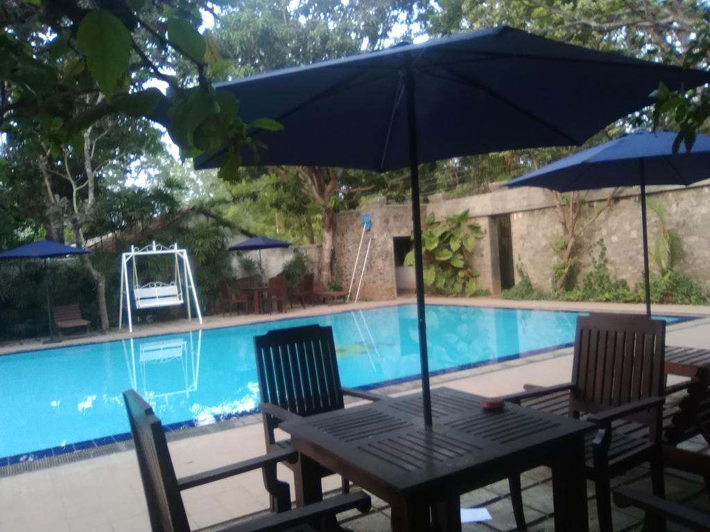 Hotel Sunflower Kataragama Buitenkant foto