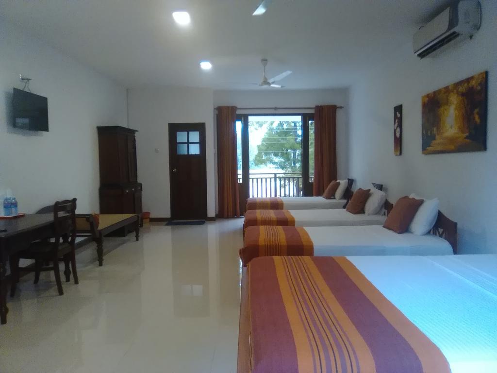 Hotel Sunflower Kataragama Buitenkant foto