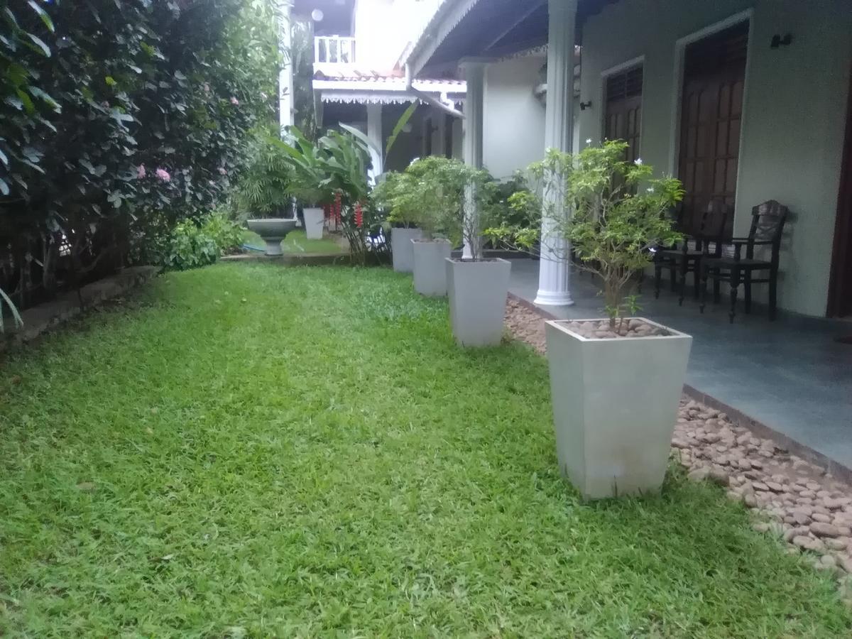 Hotel Sunflower Kataragama Buitenkant foto