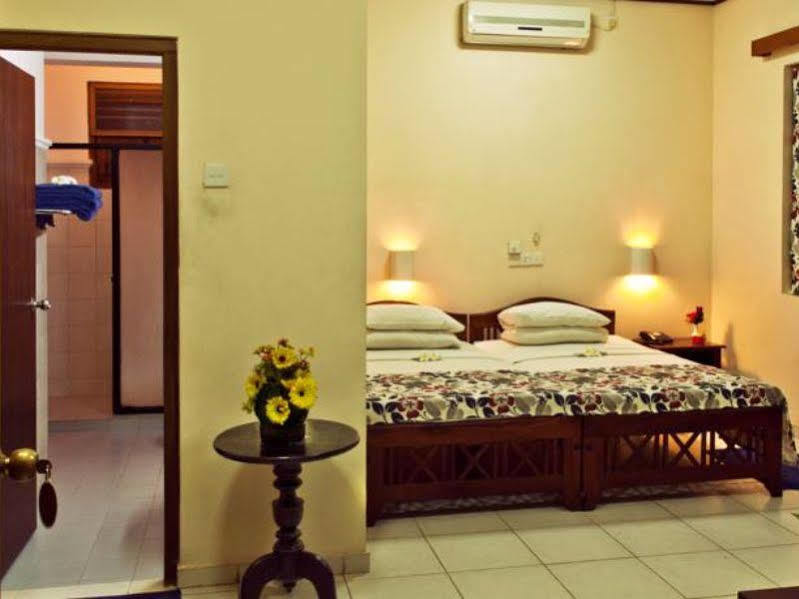 Hotel Sunflower Kataragama Buitenkant foto