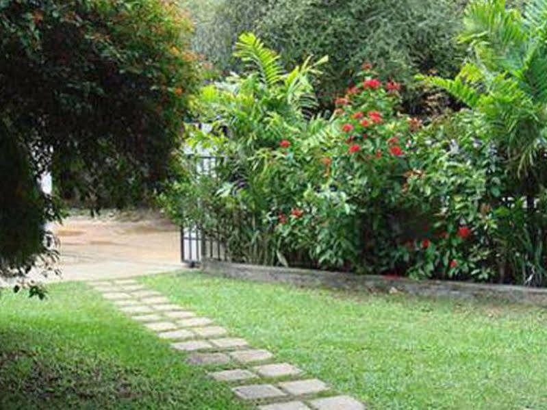Hotel Sunflower Kataragama Buitenkant foto