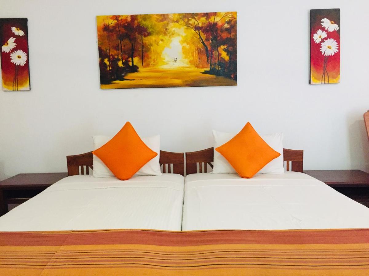 Hotel Sunflower Kataragama Buitenkant foto