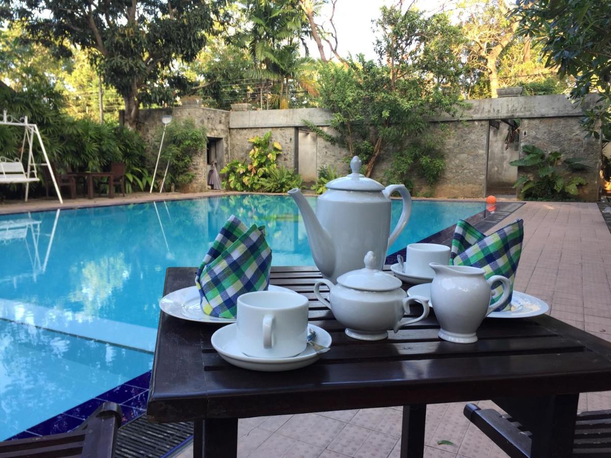 Hotel Sunflower Kataragama Buitenkant foto